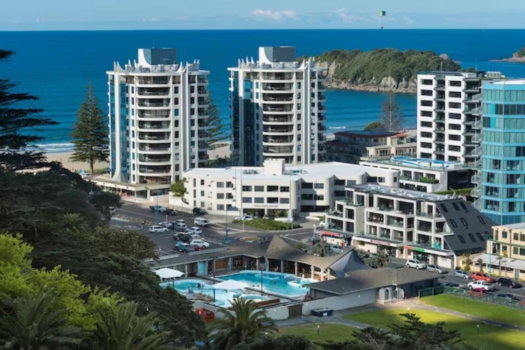 Oceanside Apartment With Garden Views Mount Maunganui Exterior foto