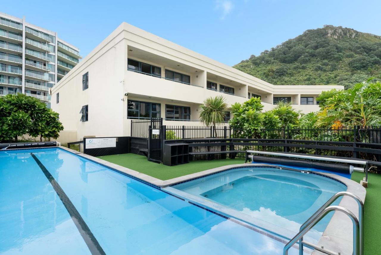 Oceanside Apartment With Garden Views Mount Maunganui Exterior foto