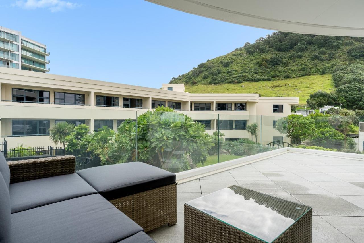 Oceanside Apartment With Garden Views Mount Maunganui Exterior foto
