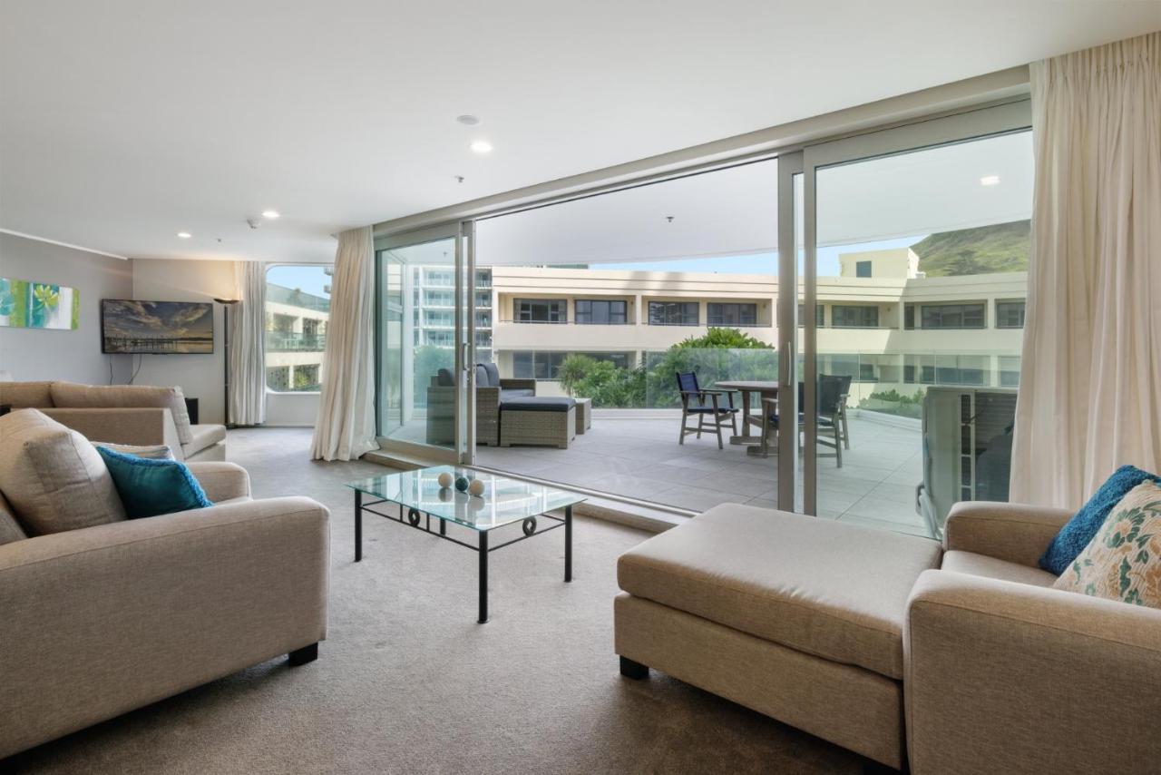 Oceanside Apartment With Garden Views Mount Maunganui Exterior foto