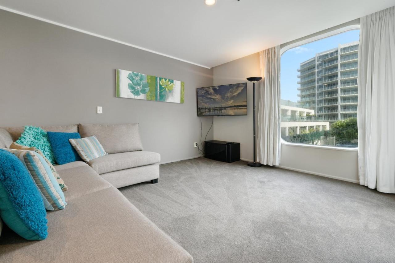 Oceanside Apartment With Garden Views Mount Maunganui Exterior foto